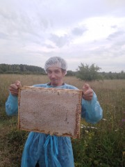 Пора качать мед. Пчелы поработали на совесть. Сергей